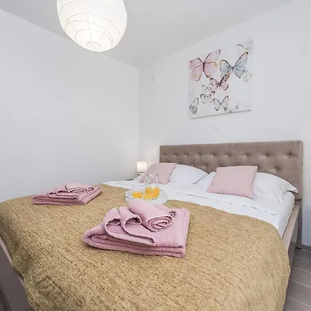 Holiday home Family Sukosan, Zadar