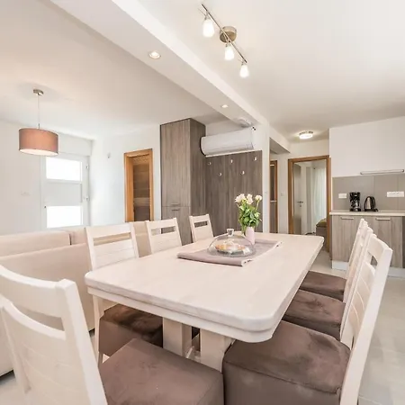 Holiday home Family Sukosan, Zadar